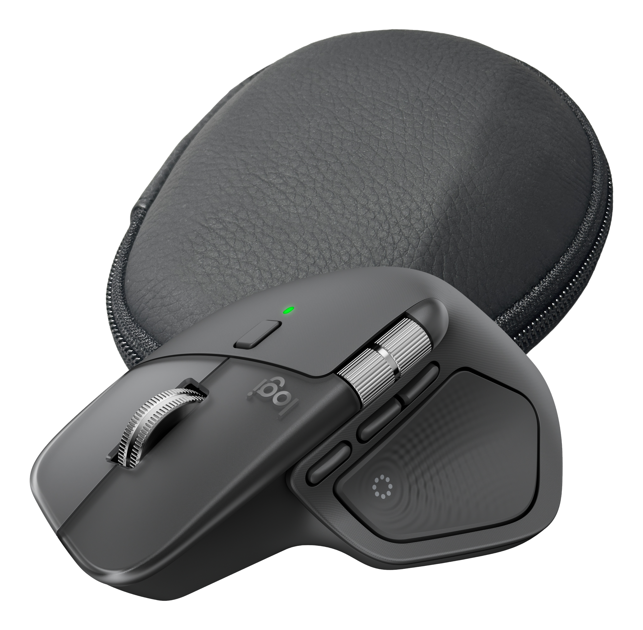 Une souris Logitech grise repose à côté d'un étui en cuir noir.