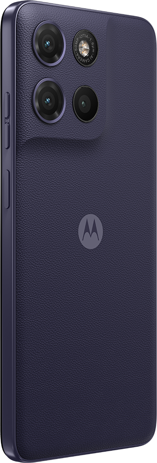 Sötétkék okostelefon három kamerával és Motorola logóval.