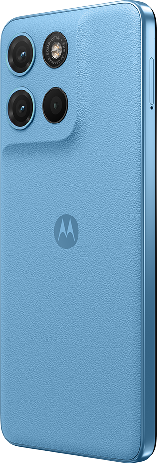 Világoskék telefon hátlap, három kamerával és Motorola logóval.