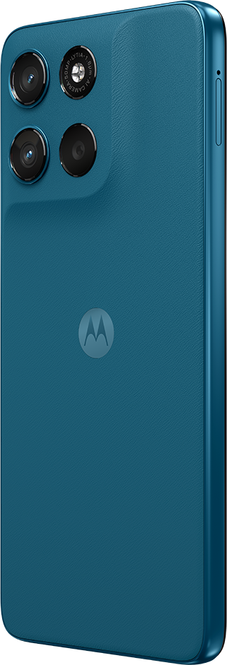 Kék okostelefon hátoldala három kamerával és Motorola logóval.