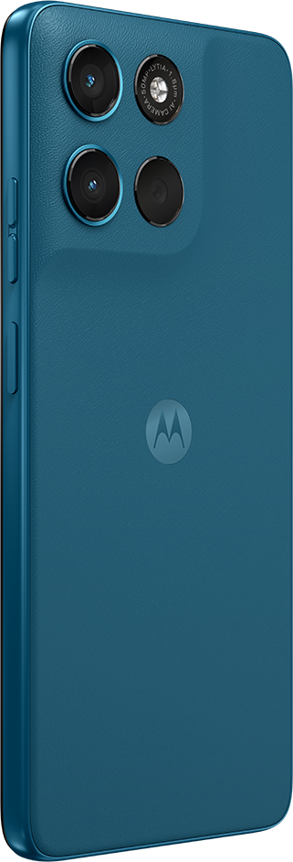 Kék okostelefon hátoldala három kamerával és Motorola logóval.