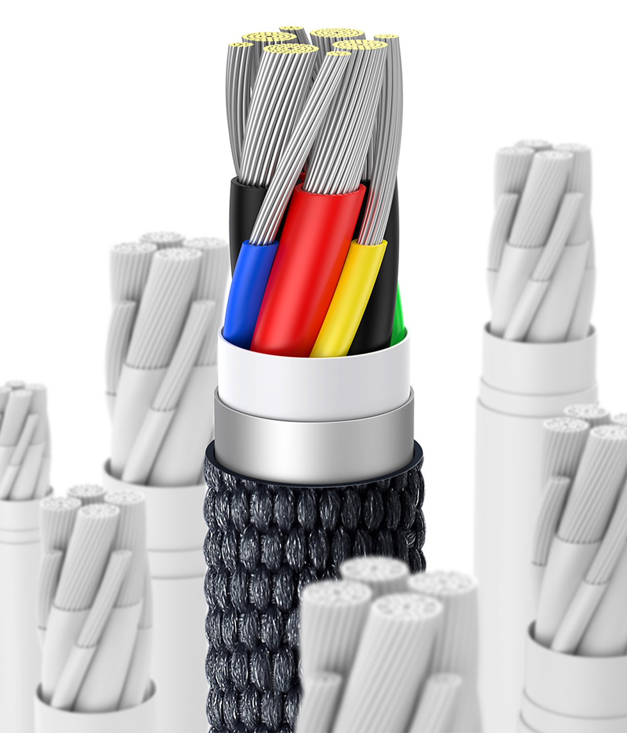 Primer plano de cables con alambres plateados y aislamiento de colores.