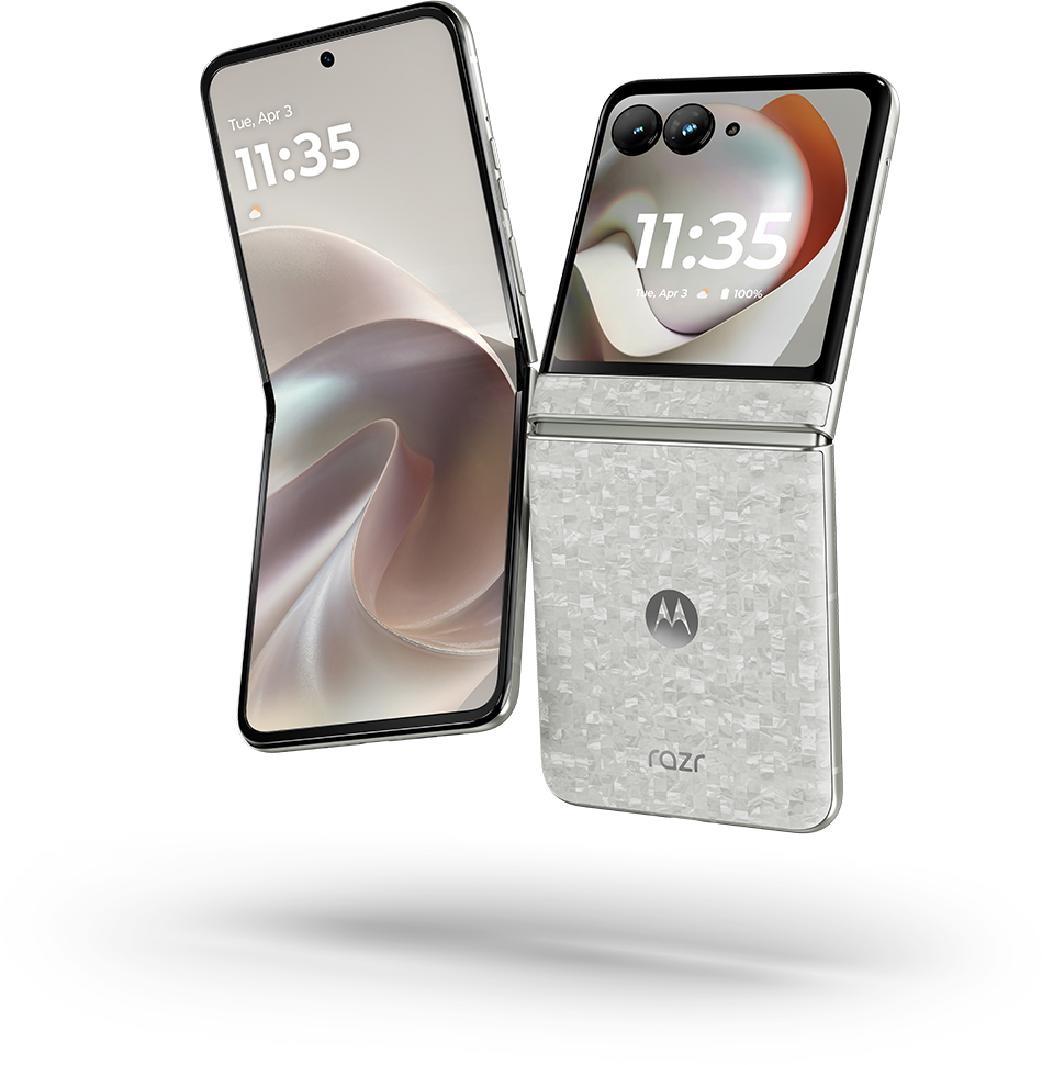 Egy felnyitott és egy becsukott Motorola Razr okostelefon gyöngyház kivitelben.