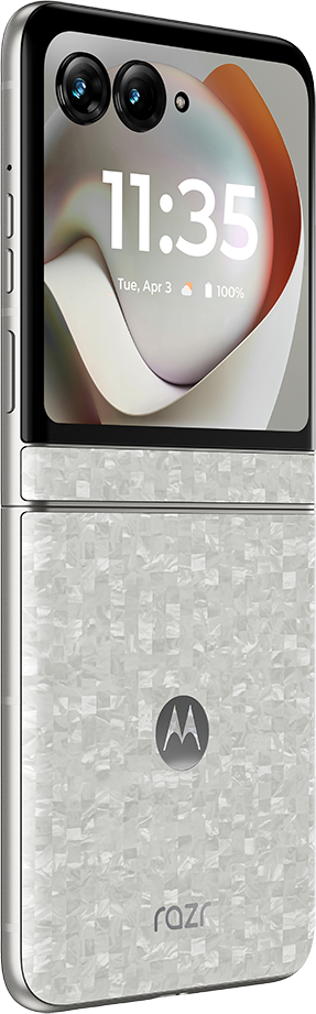 Egy kinyitott, fehér Motorola Razr kagylótelefon gyöngyházszerű mozaikmintával.