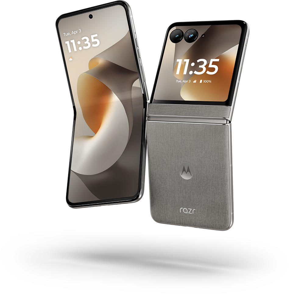 Két összehajtott szürke Motorola Razr telefon lebeg fehér háttér előtt.