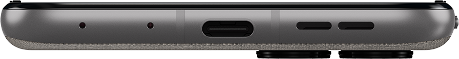 Okostelefon alsó élének részlete USB-C porttal, mikrofonnal és hangszóróráccsal.