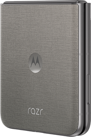 Zárt, szürke Motorola Razr okostelefon, szövetborítással és logóval.
