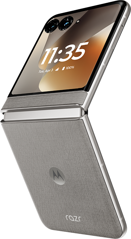 Szürke Motorola Razr kagylótelefon ezüst kerettel. 11:35 órát mutat.