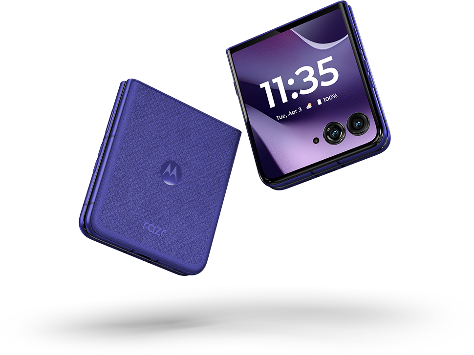 Egy lila flip telefon Motorola logóval és nyitott képernyővel.