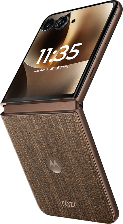 Egy bronz színű Motorola Razr flip telefon nyitva látható, 11:35 órát mutatva a képernyőn.