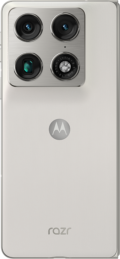 Egy fehér Motorola Razr hátoldala négy kamerával és Motorola logóval.