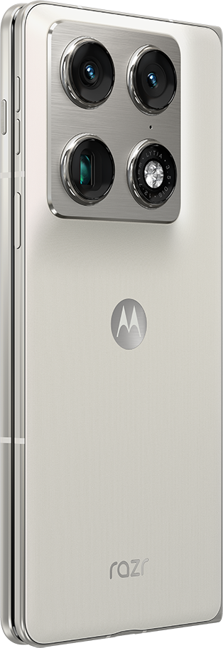 Világosszürke Motorola Razr okostelefon hátulja, négy kamerával és Motorola logóval.