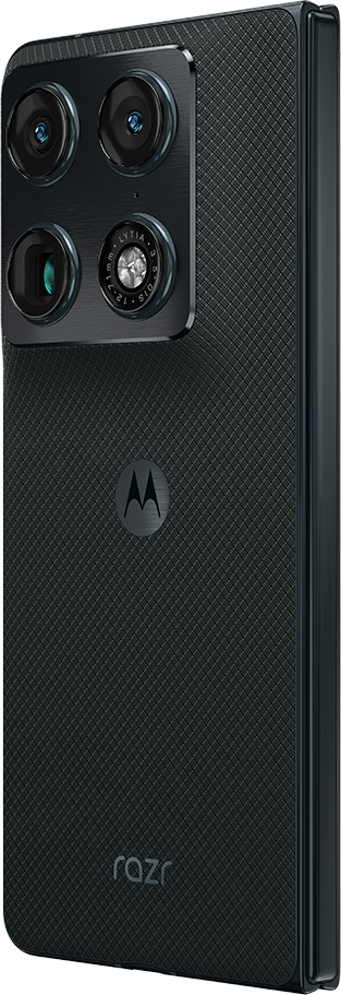 Egy fekete Motorola Razr telefon hátoldala, négy kamerával és Motorola logóval.