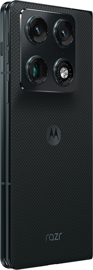 Egy fekete Motorola Razr okostelefon hátoldala, négy kamerával és Motorola logóval.