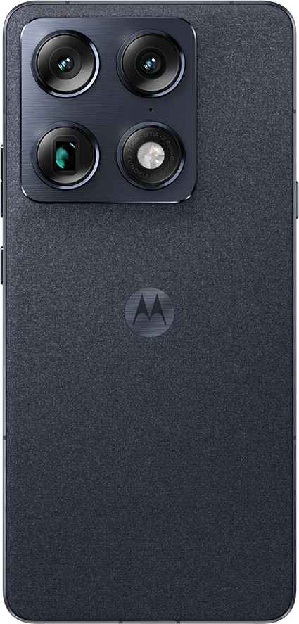 Sötét Motorola okostelefon hátlapja négy kamerával és Motorola logóval.