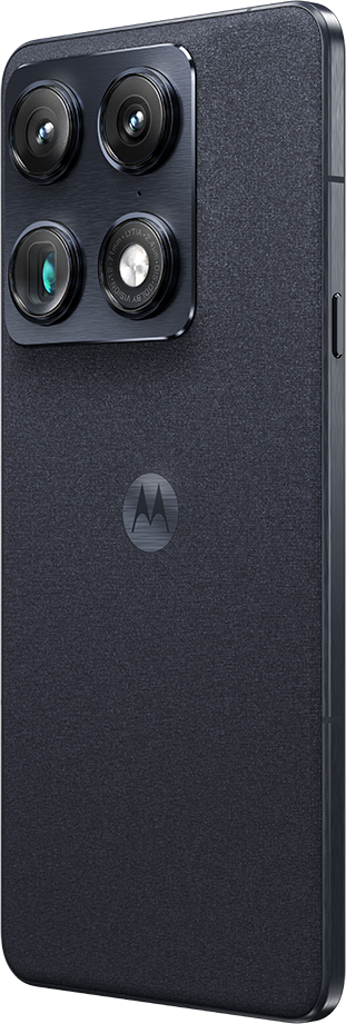 Sötét Motorola okostelefon négy kamerával és Motorola logóval a hátoldalon.