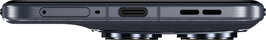 Sötét okostelefon alsó élének közelképe, USB-C port látható.