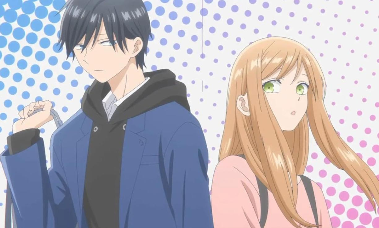 Ein Anime-Junge mit dunklem Haar und ein Anime-Mädchen mit braunem Haar stehen vor einem gepunkteten Hintergrund.
