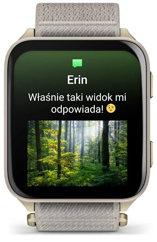 Smartwatch wyświetla wiadomość od Erin z polskim tekstem i zdjęciem słonecznego lasu.