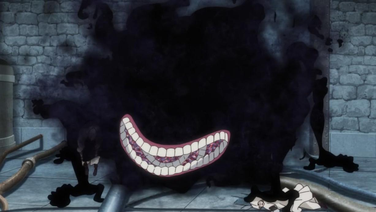 Ein schwarzes rauchiges Monster mit einem großen grinsenden Mund und scharfen Zähnen