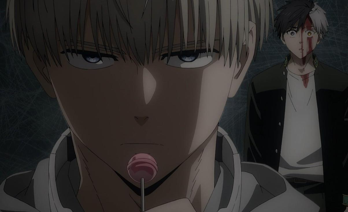 Ein Junge mit blonden Haaren isst einen Lolli, ein anderer mit blutigen Wunden steht dahinter.