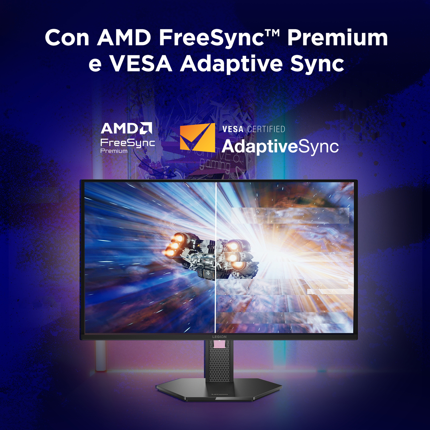 Monitor mostra un'astronave nello spazio, schermo diviso con loghi AMD FreeSync e VESA Adaptive Sync.