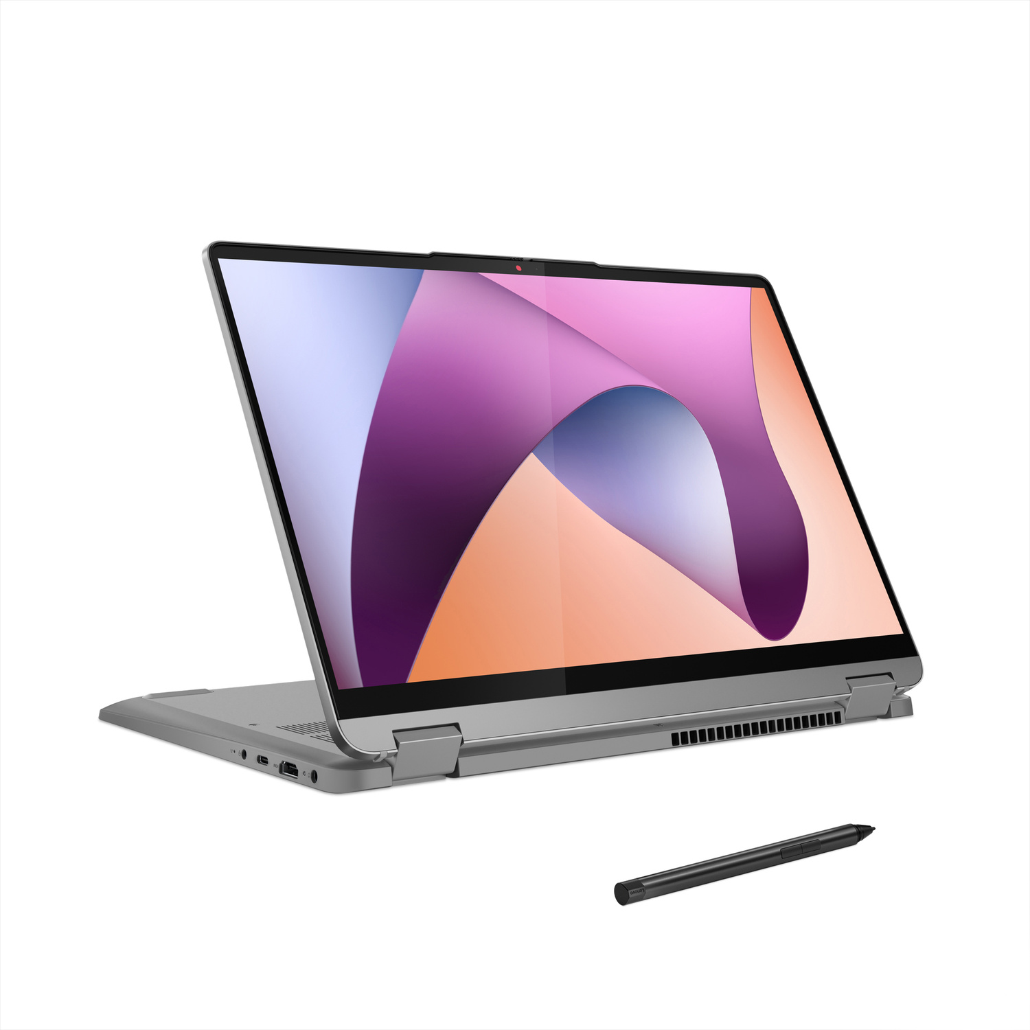 Laptop argento aperto con sfondo astratto colorato e stilo su sfondo bianco.