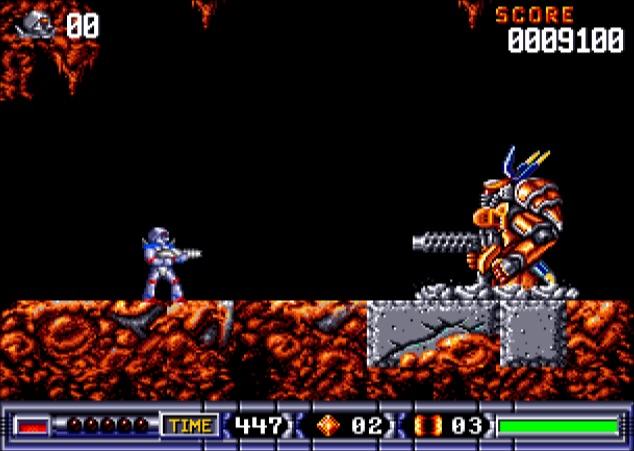 Un personnage de jeu de science-fiction en armure blanc et bleu tire sur un ennemi robot orange.