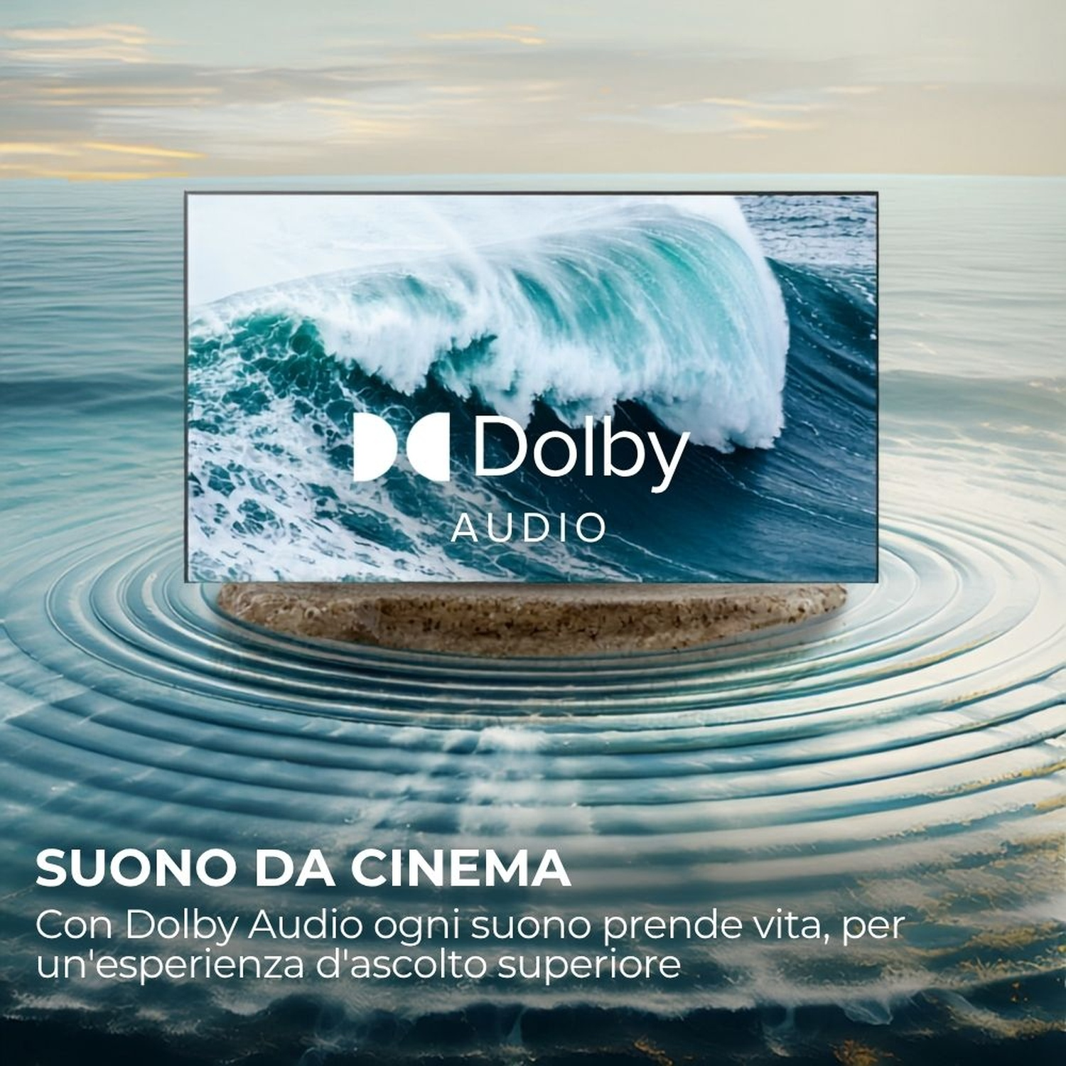 Una TV con logo Dolby Audio, davanti a un'onda sull'acqua.