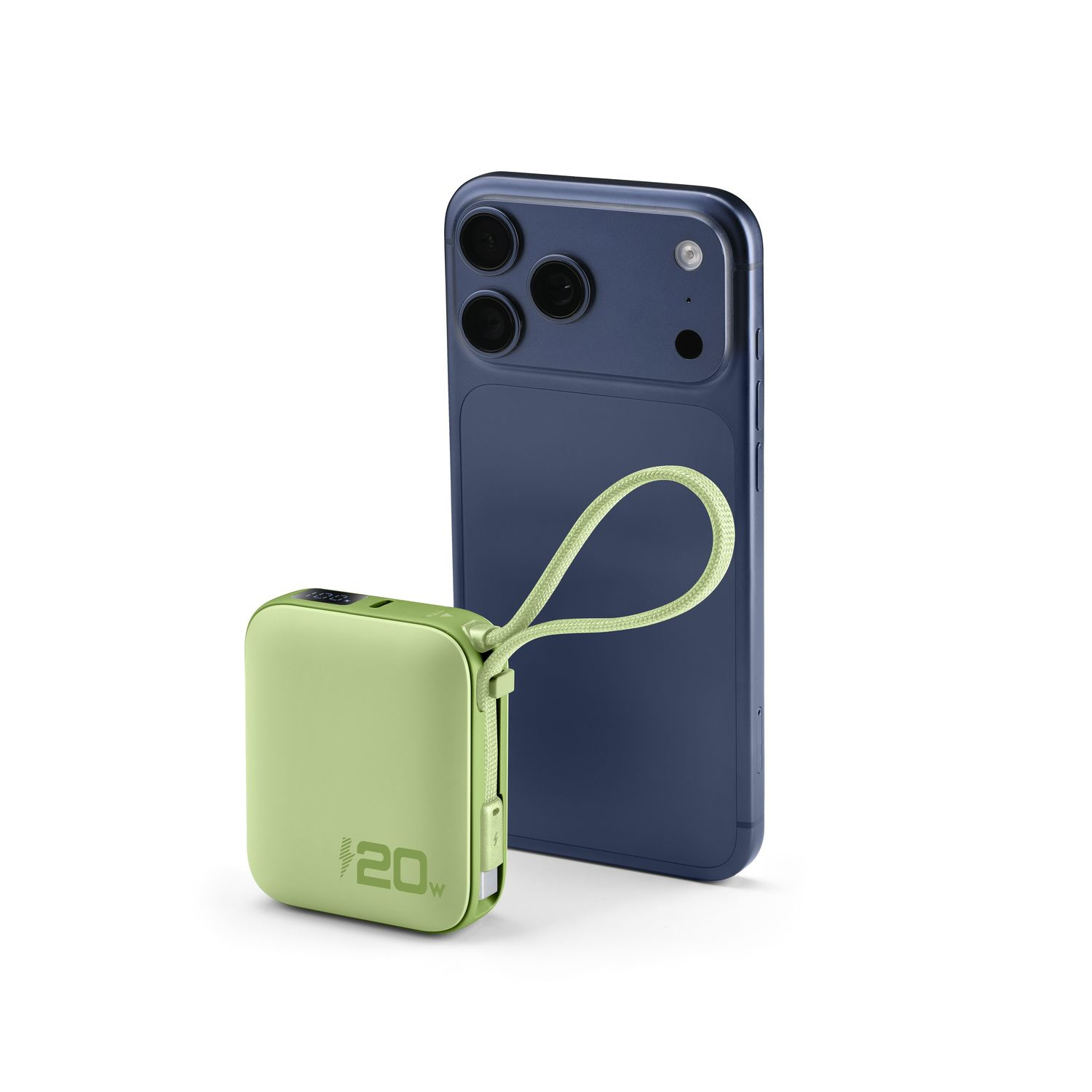 Batería compacta verde con logo 20W junto a un smartphone azul.