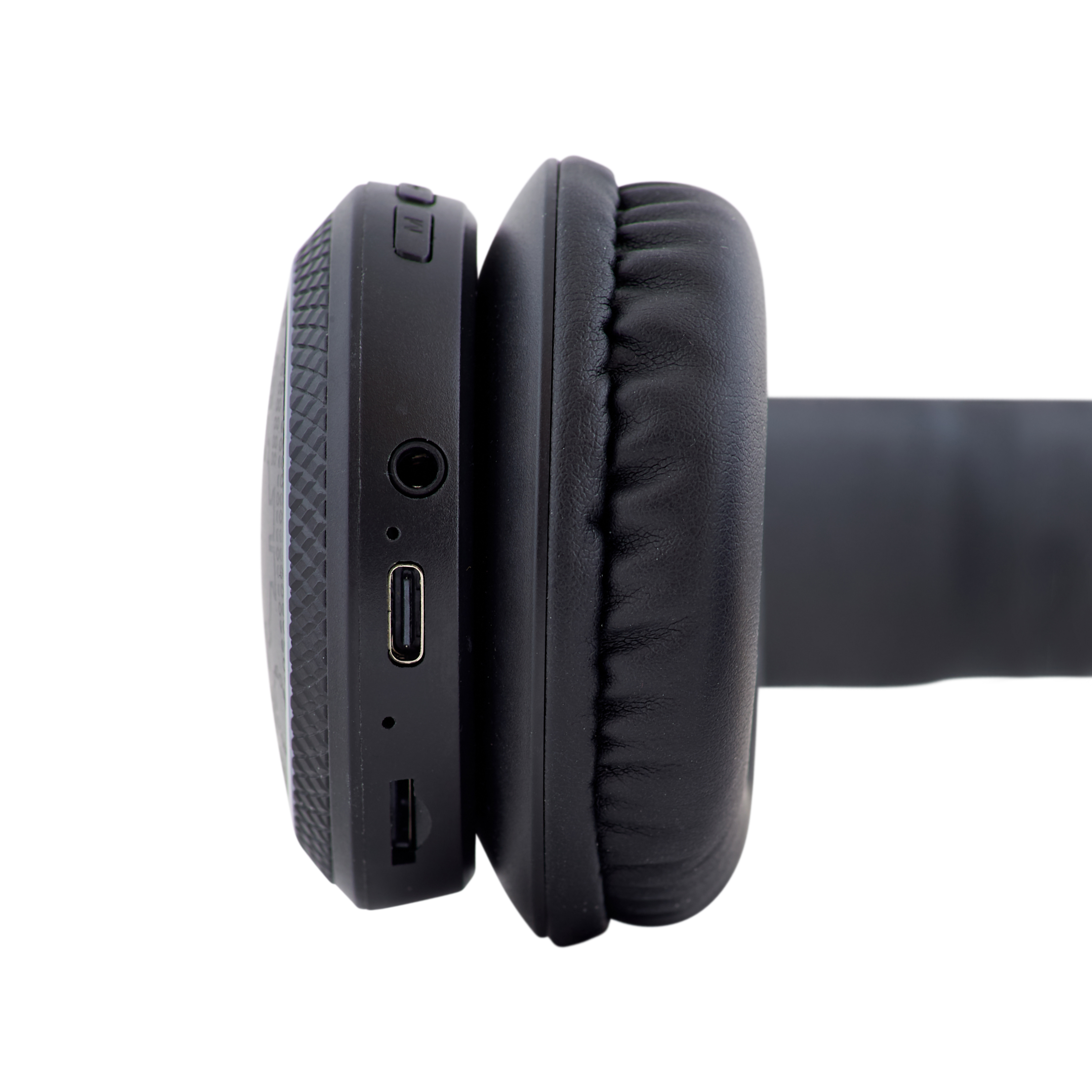 Schwarze Kopfhörer mit USB-C-Anschluss und 3,5-mm-Buchse.