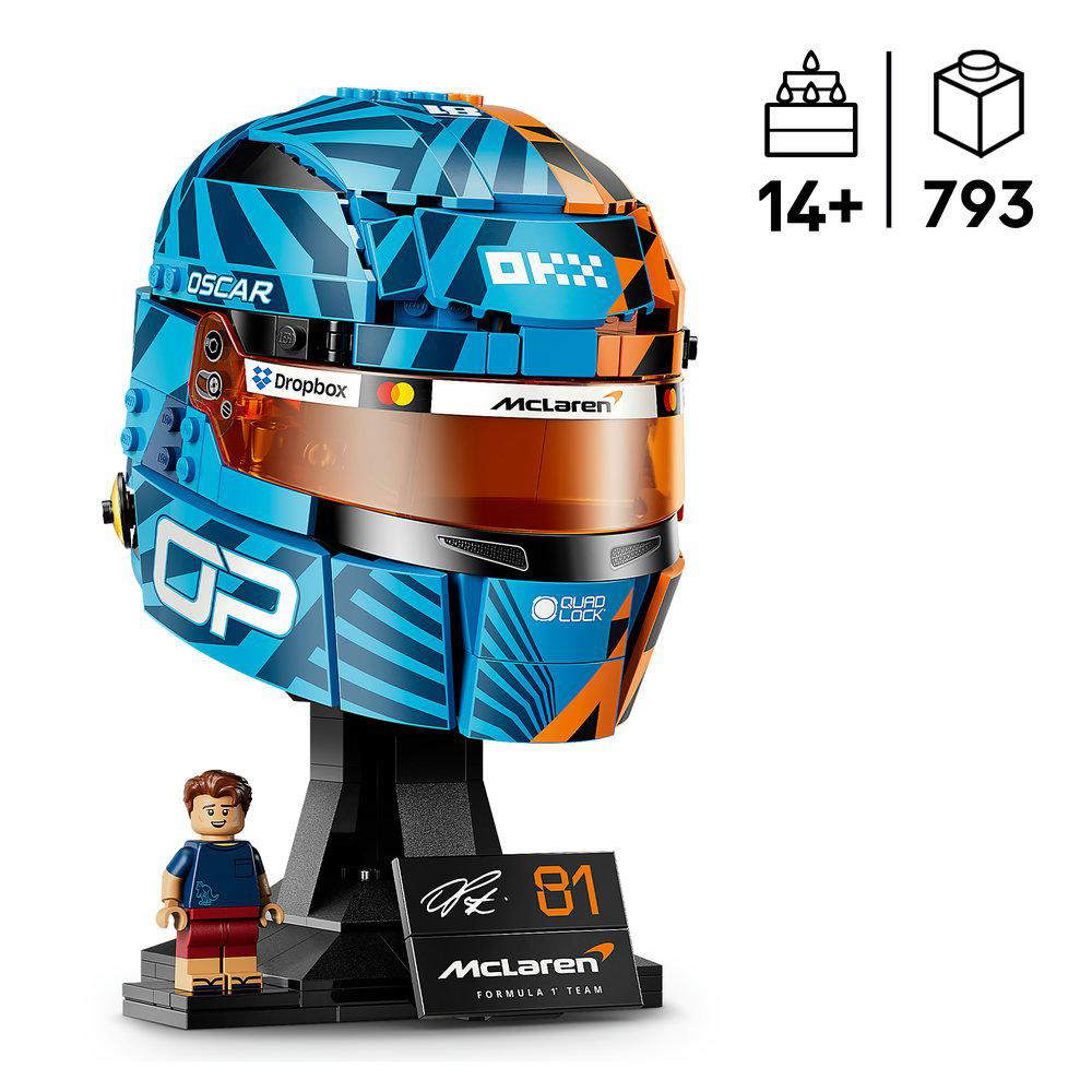 Ein Lego-Helm-Modell von McLaren mit einem Minifigurenfahrer daneben.