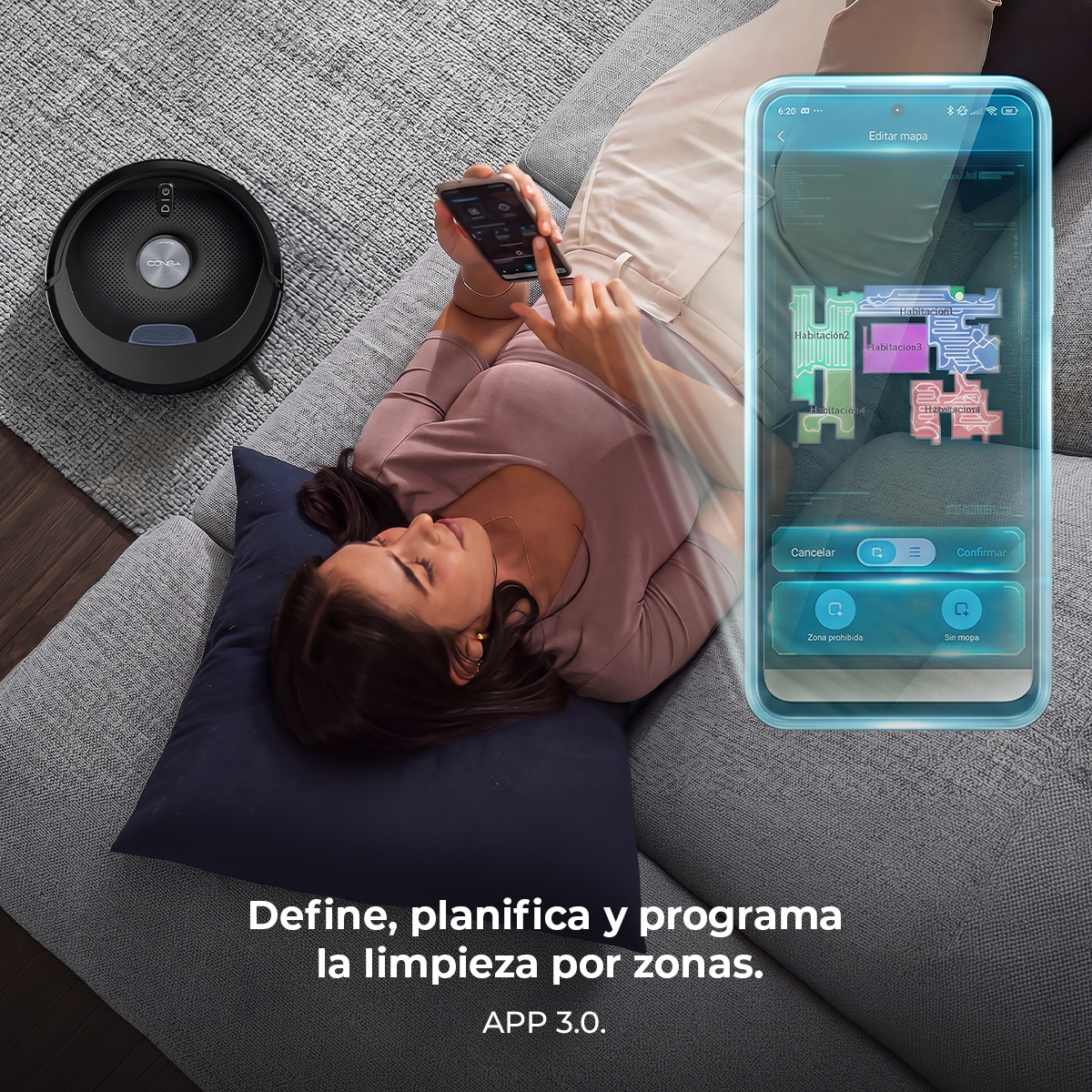 Una mujer yace en un sofá, controlando un robot aspirador con su smartphone.