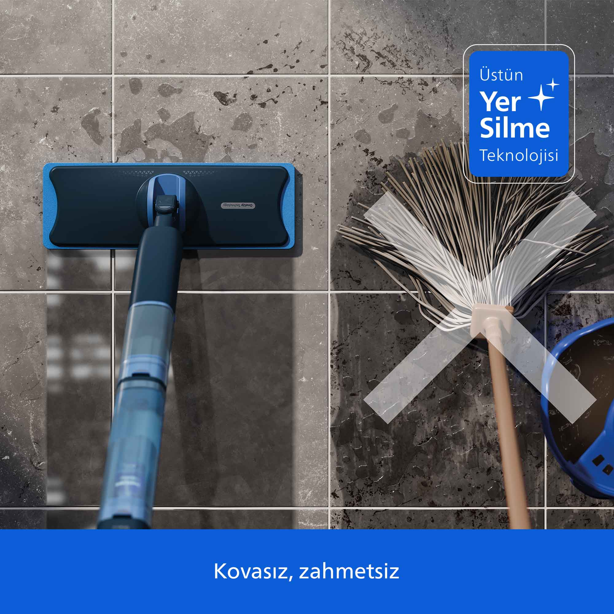 Fayans zeminde mavi sprey mop, geleneksel ip mop yanında.