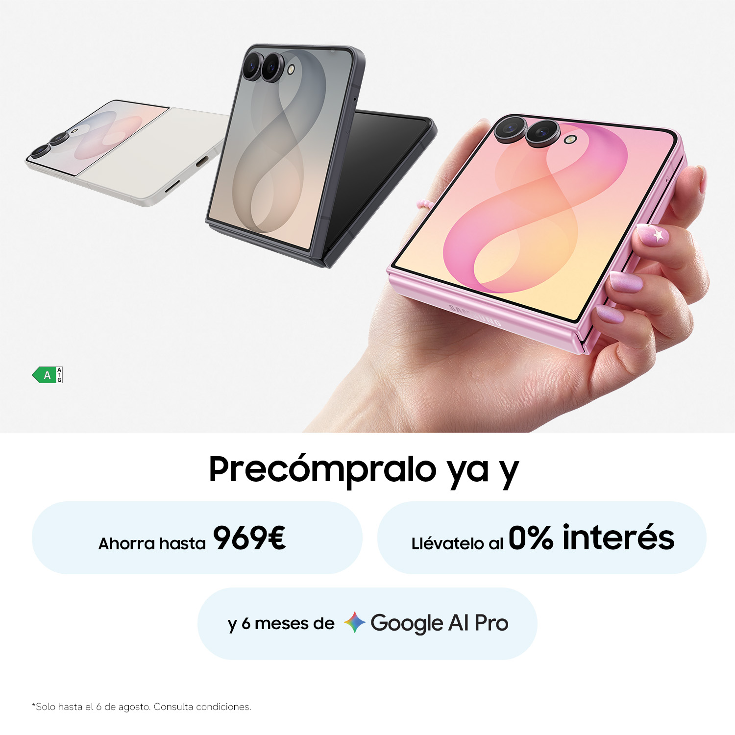 Tres teléfonos plegables en gris, blanco y rosa sobre fondo claro.