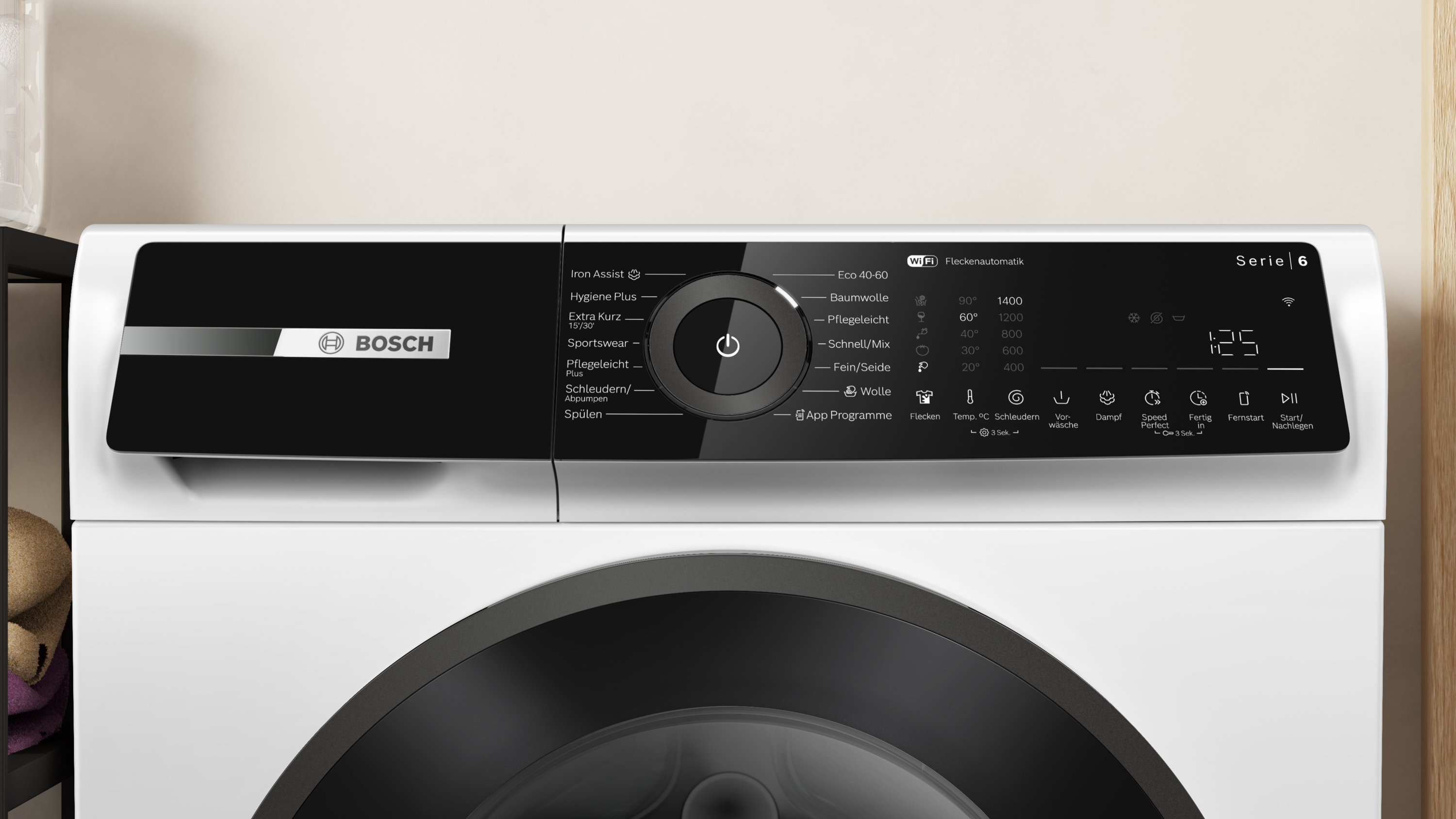 Das Bedienfeld einer weißen Bosch Waschmaschine der Serie 6 mit digitalen Anzeigen und Programmauswahl.