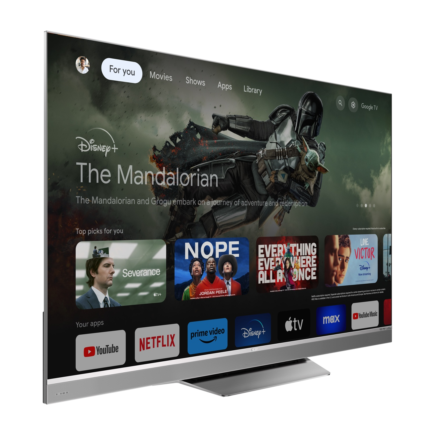 Una TV moderna mostra l'interfaccia di Google TV con 