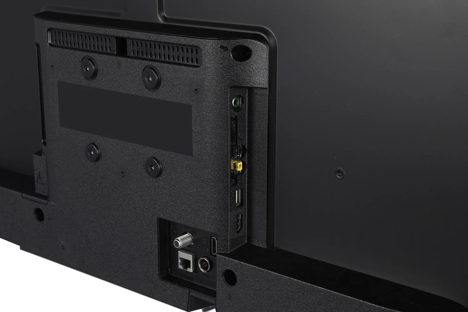 Egy fekete televízió hátoldala HDMI, USB és LAN csatlakozókkal.
