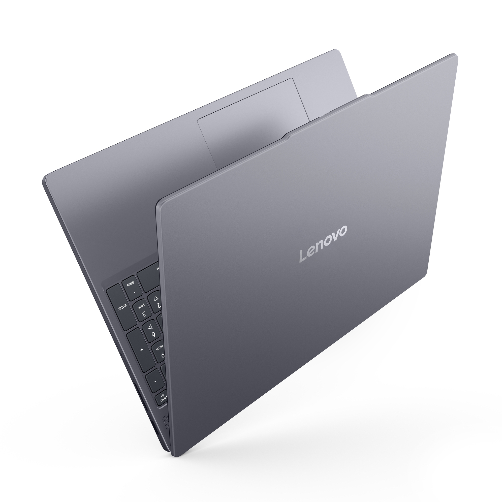 Un laptop Lenovo grigio chiuso mostra tastiera e touchpad su sfondo bianco.