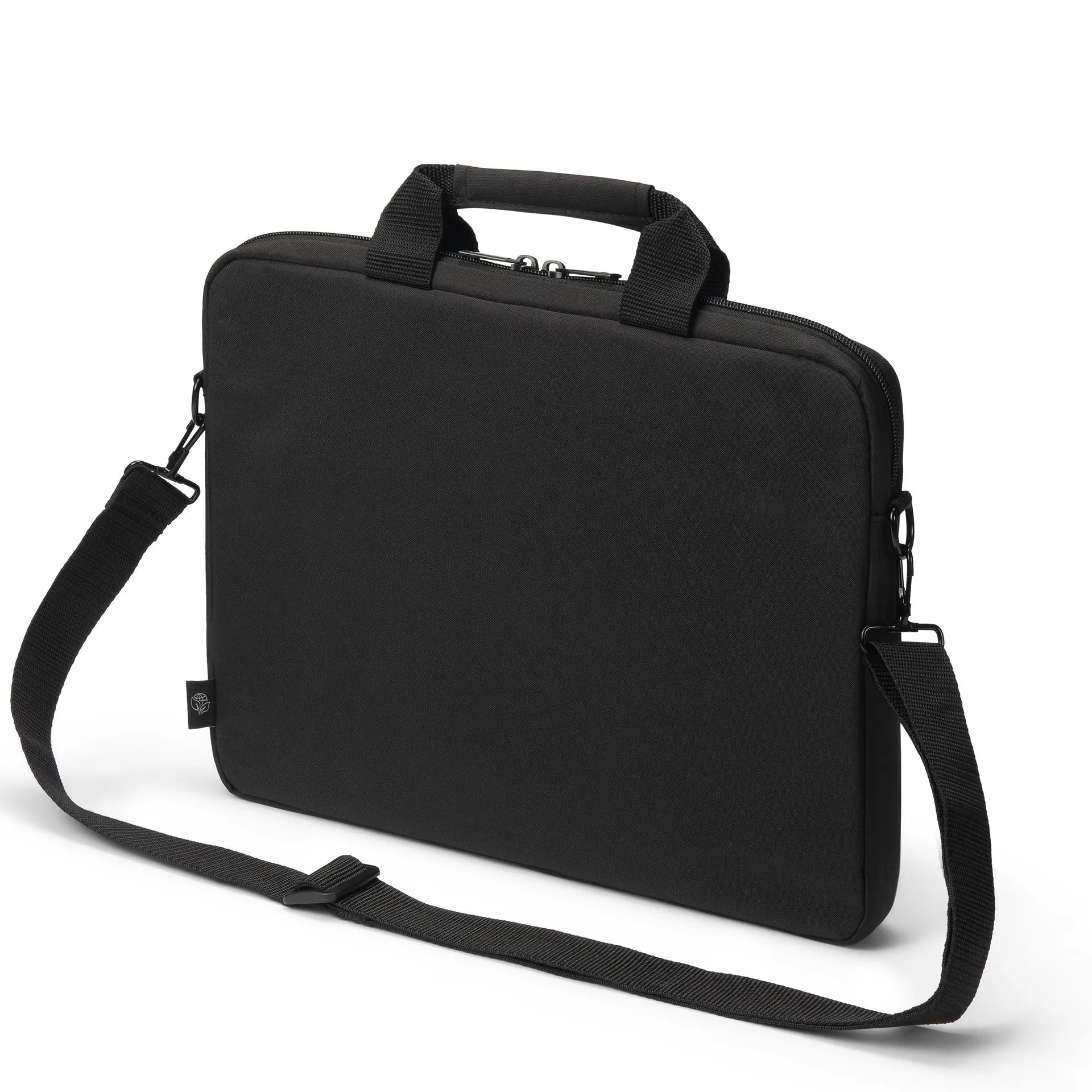 Fekete laptoptáska fogantyúval és vállpánttal, kis logóval.