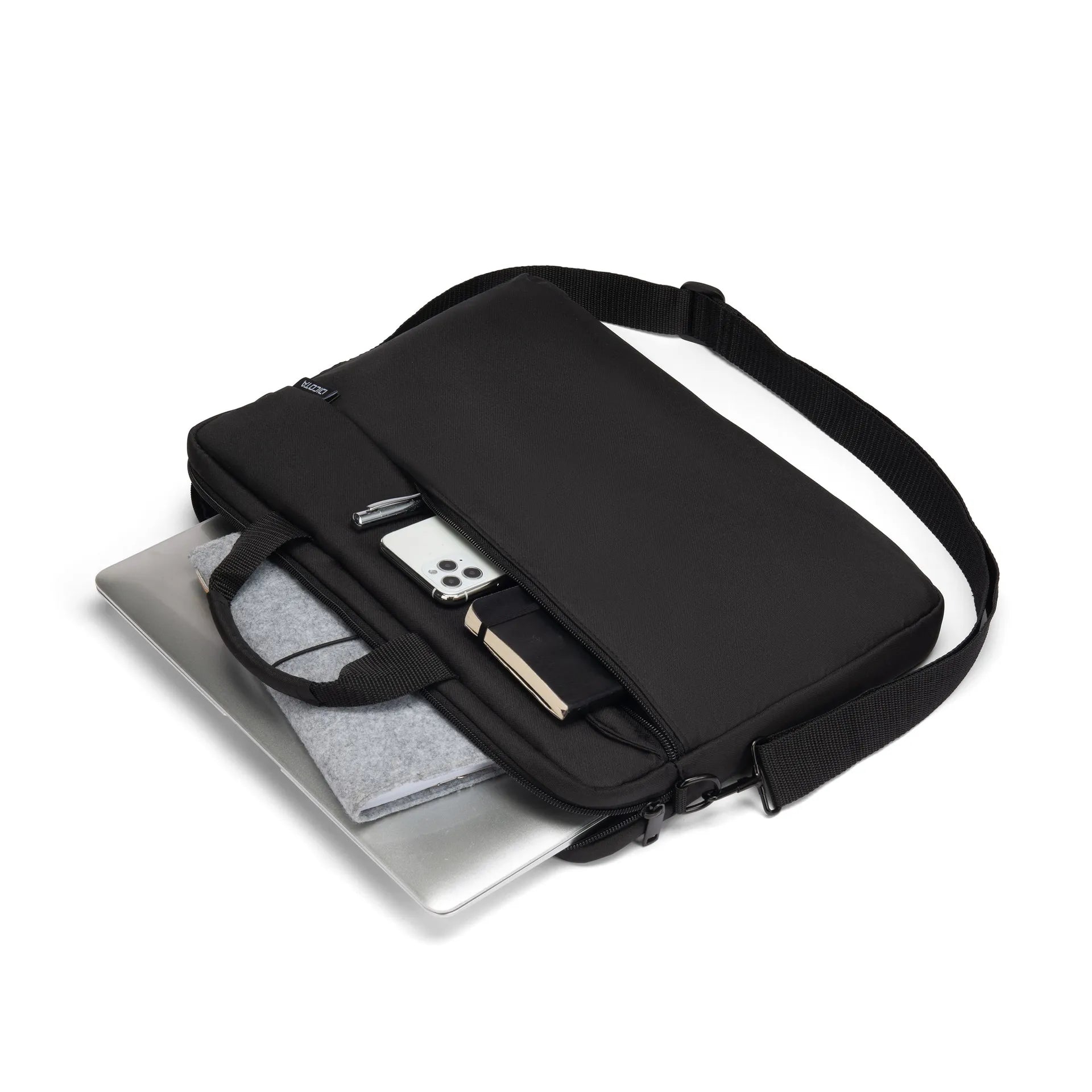 Fekete laptop táska laptop, telefon, toll és jegyzetfüzet elemekkel.
