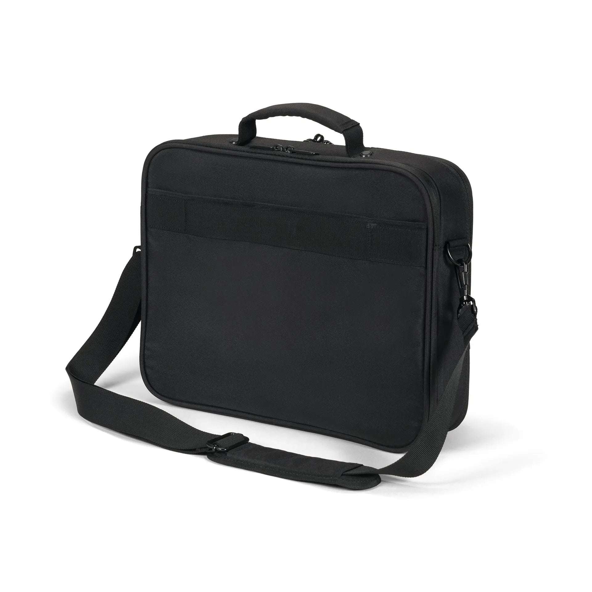Fekete laptop táska fogantyúval és vállpánttal fehér háttéren.