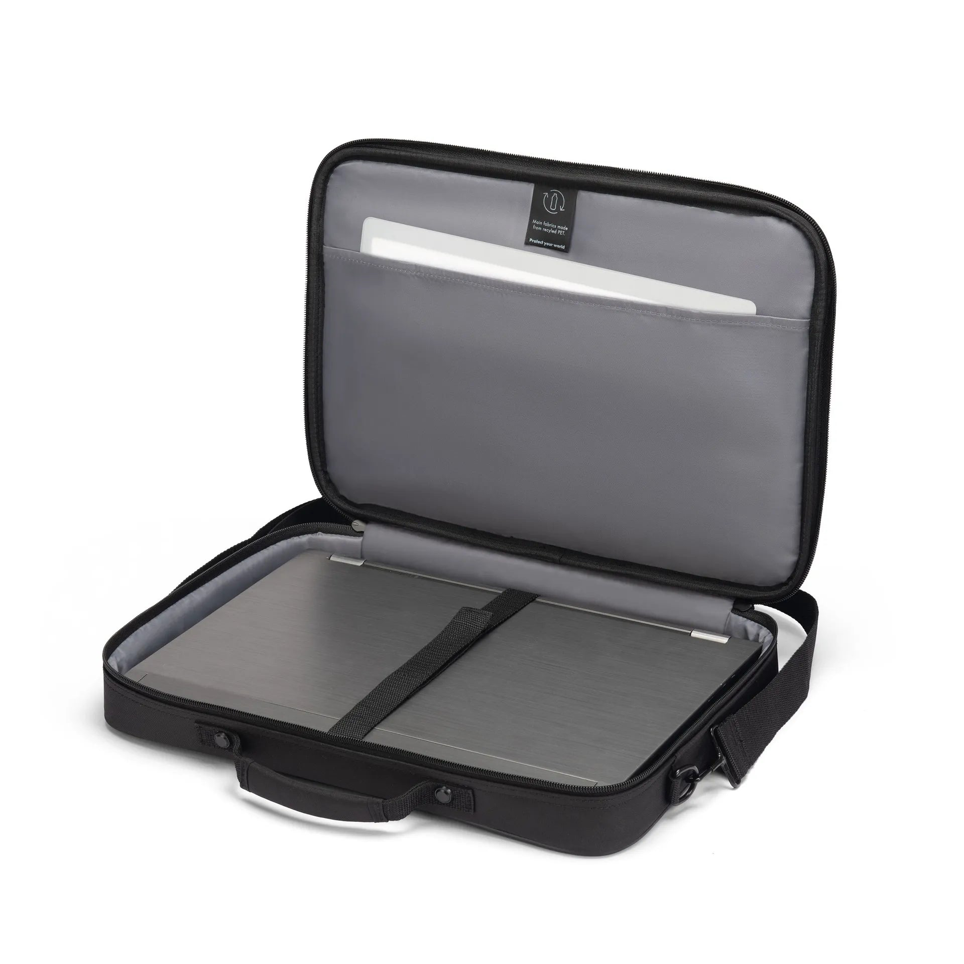 Fekete laptop táska kinyitva, benne laptop és tablet, fehér háttéren.