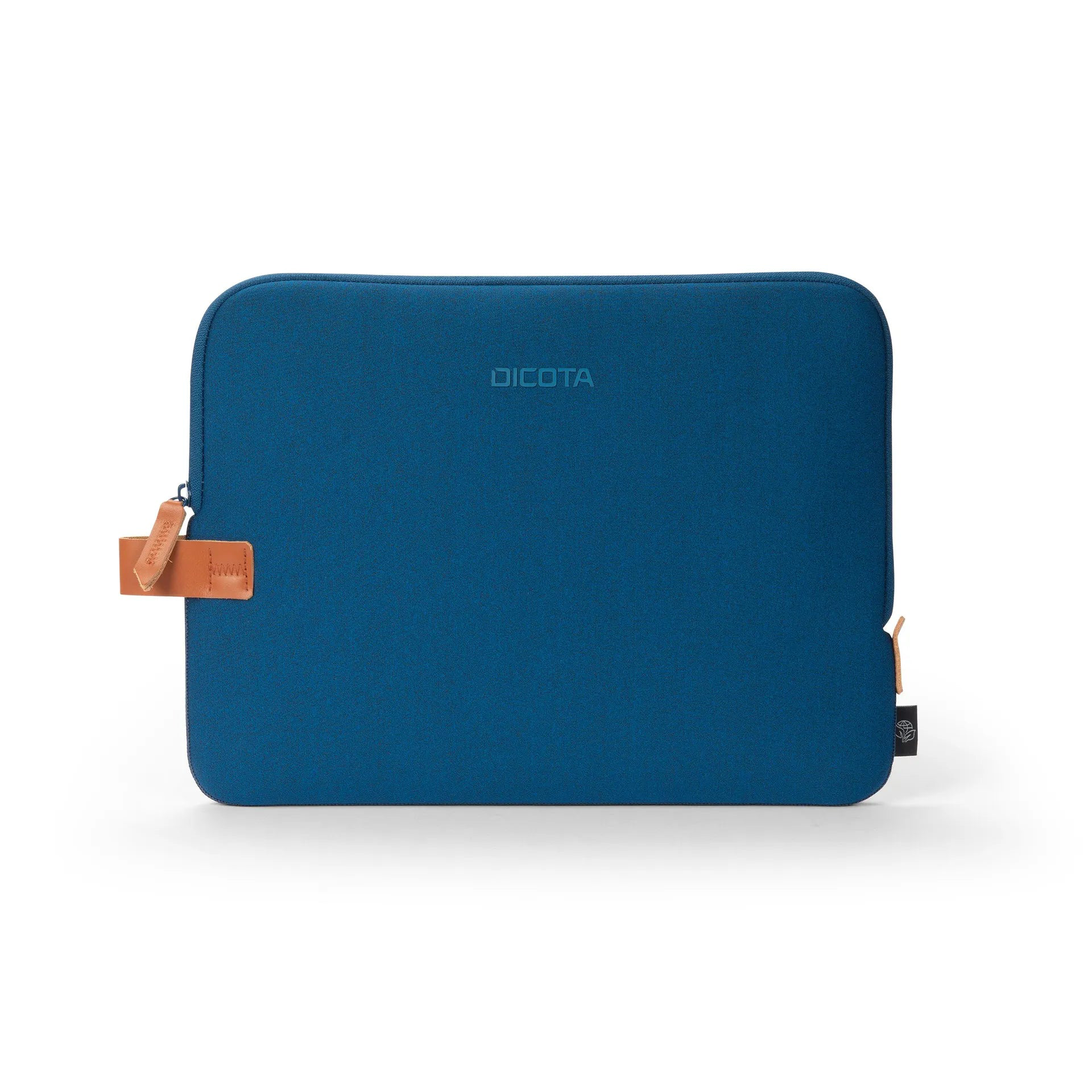 Kék laptop táska bőr cipzárhúzóval és logóval. Fehér háttér.