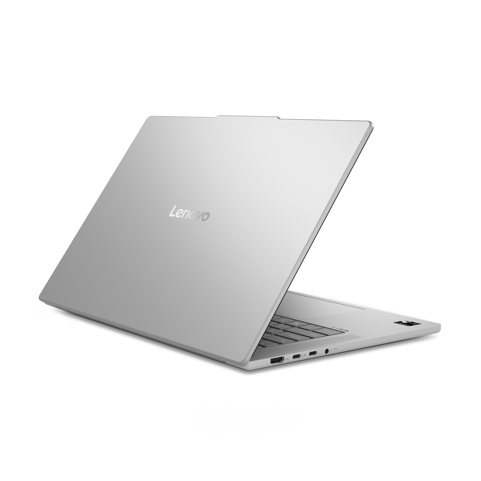 Un laptop Lenovo argentato è aperto, mostra tastiera e porte.