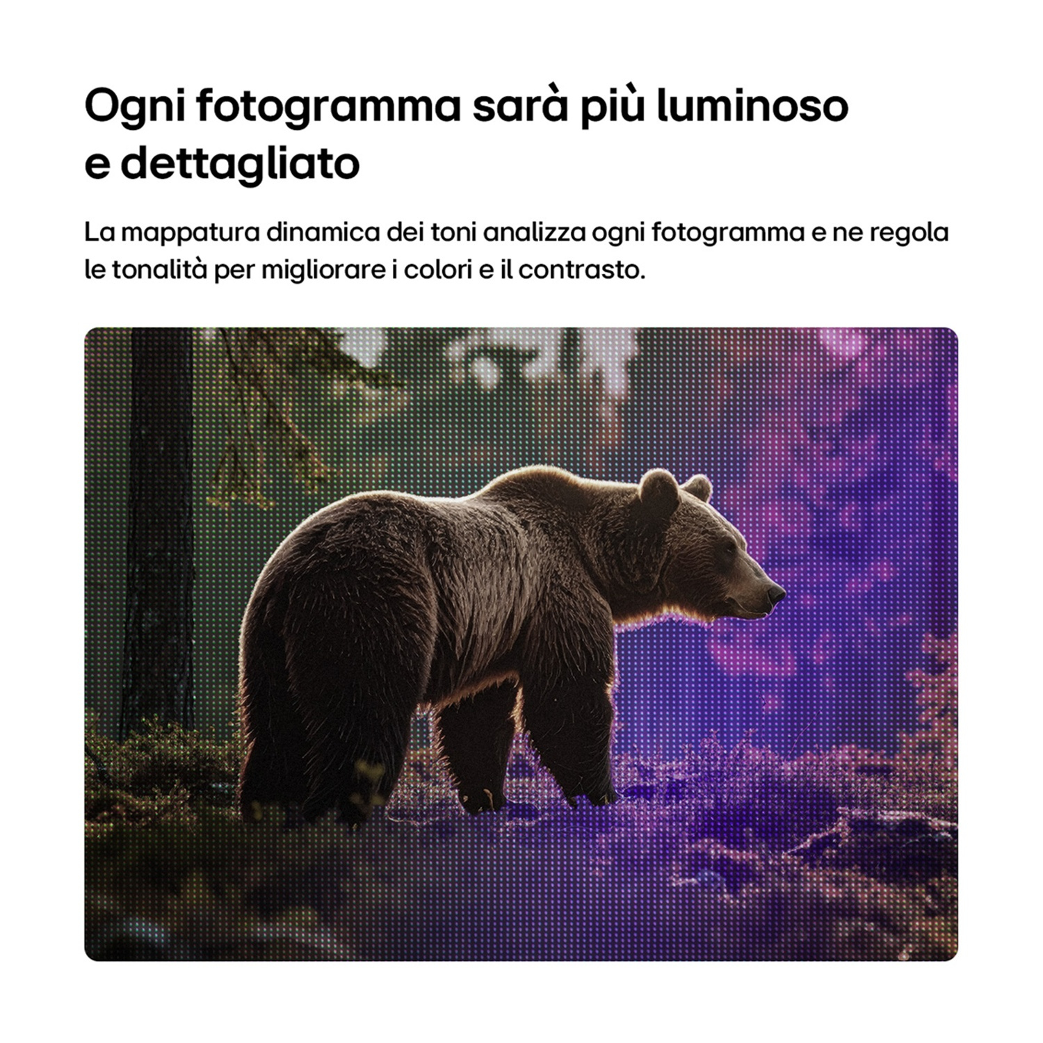 Un orso bruno in piedi in una foresta con sfondo viola e pixelato.