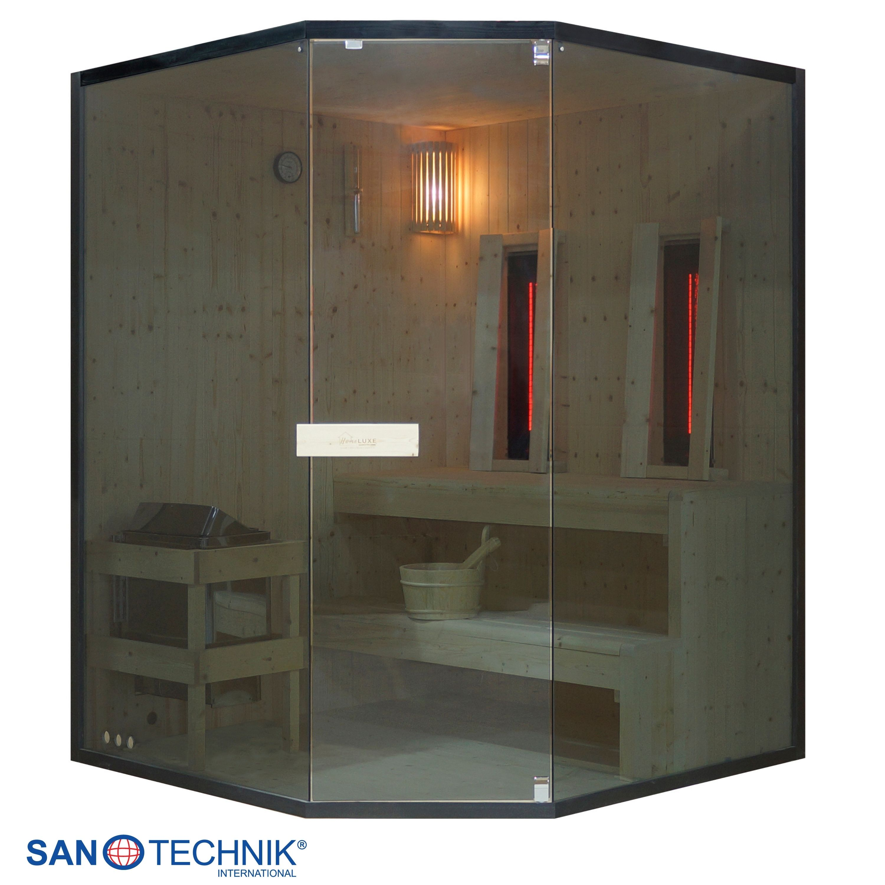 Eine Ecksauna aus Holz und Glas mit Bänken und Infrarotlampen.