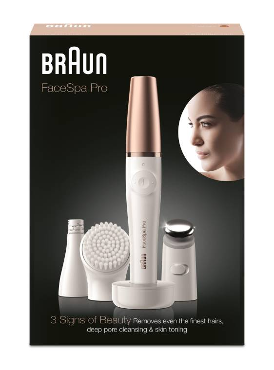 Braun FaceSpa Pro seti yüz temizleme fırçası ve aksesuarları ile.