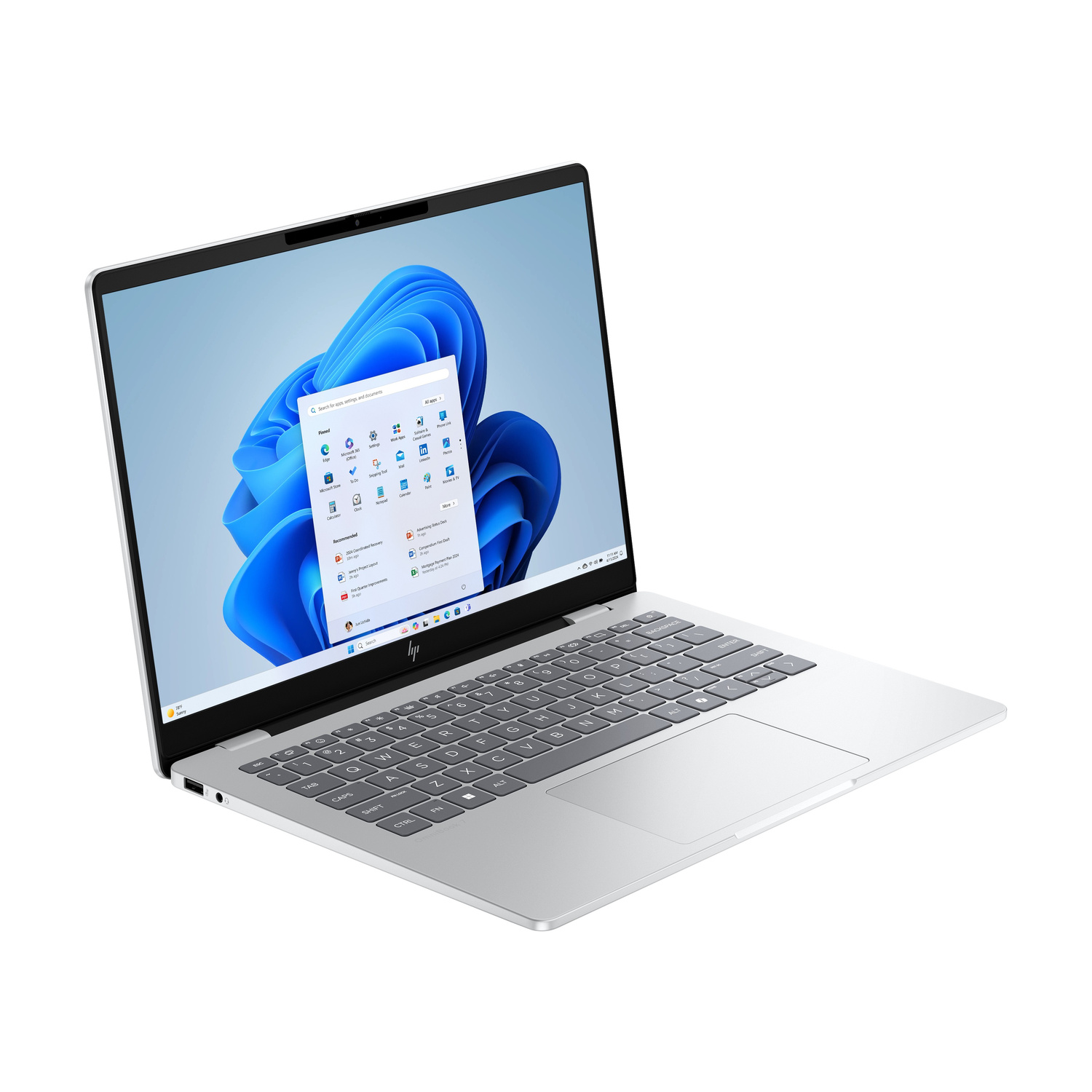 Un laptop HP argentato è aperto, mostra il menu Start di Windows 11.