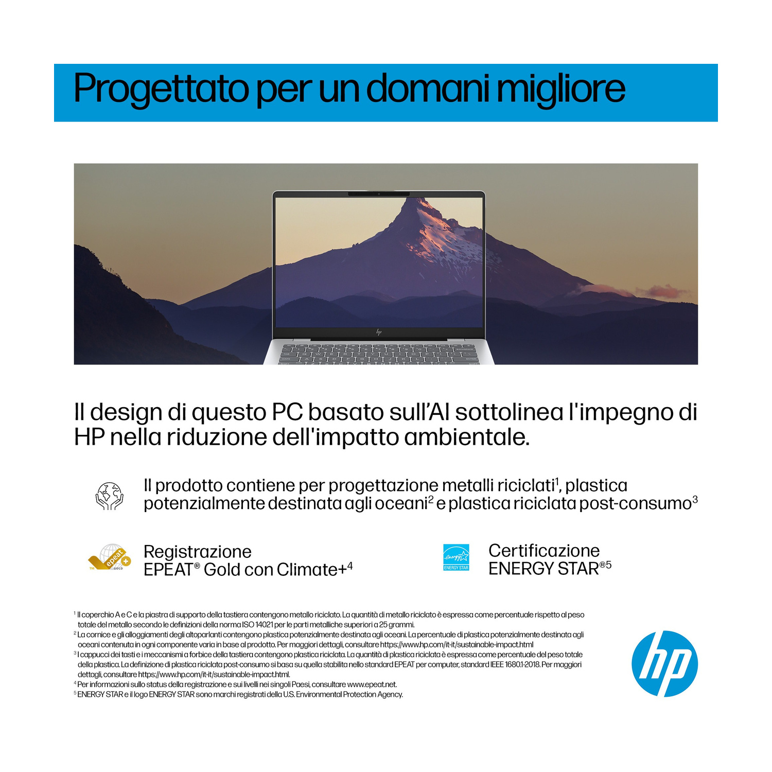 Un laptop con paesaggio montano sullo schermo, logo HP e certificazioni ambientali.